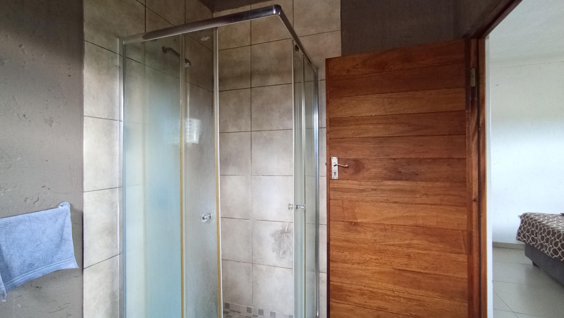 Bathroom 3+ - 20 square meters of property in Buccleuch