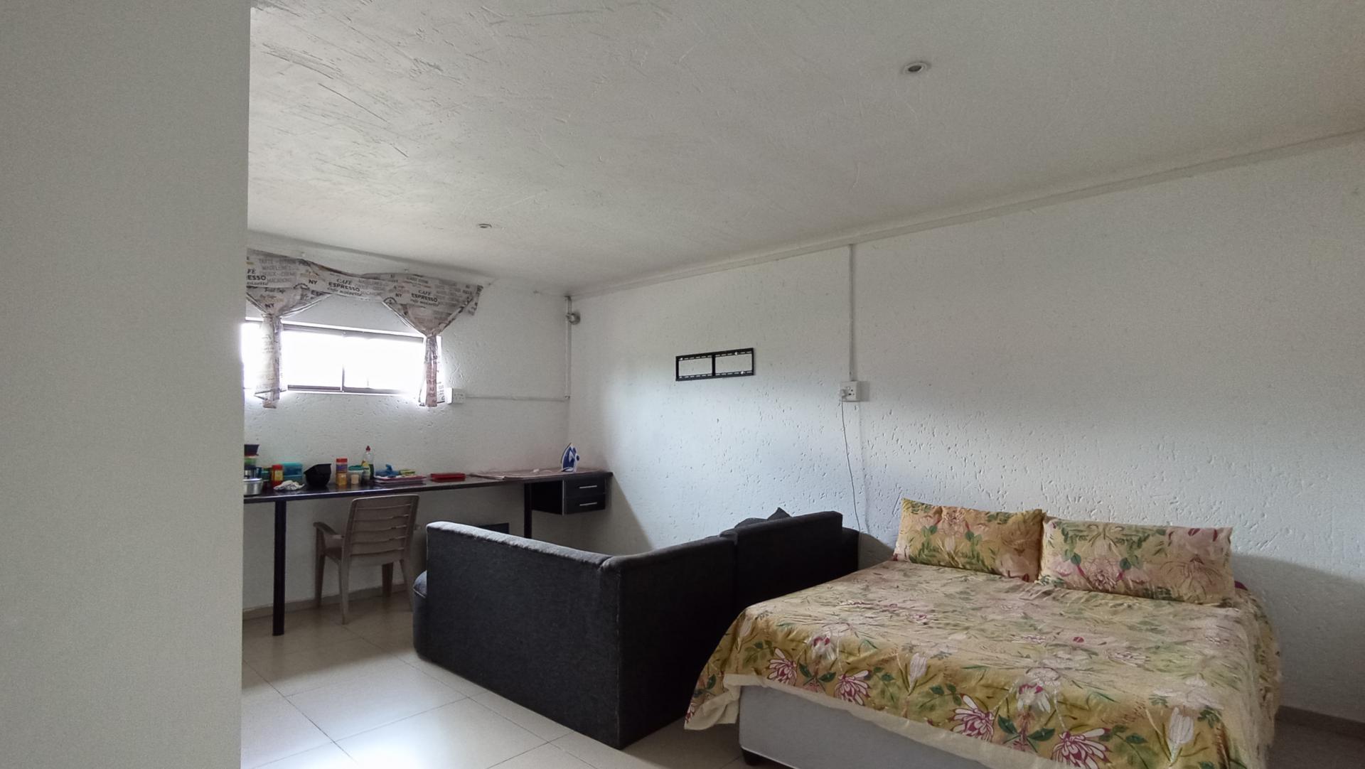 Bed Room 4 - 25 square meters of property in Buccleuch