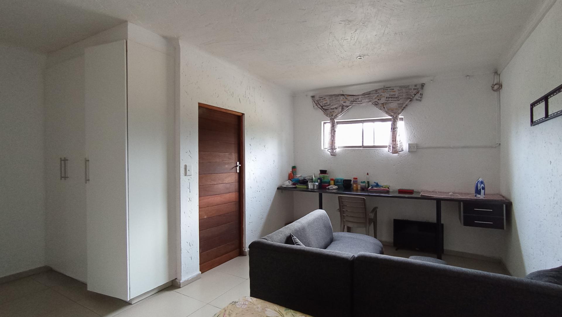 Bed Room 4 - 25 square meters of property in Buccleuch