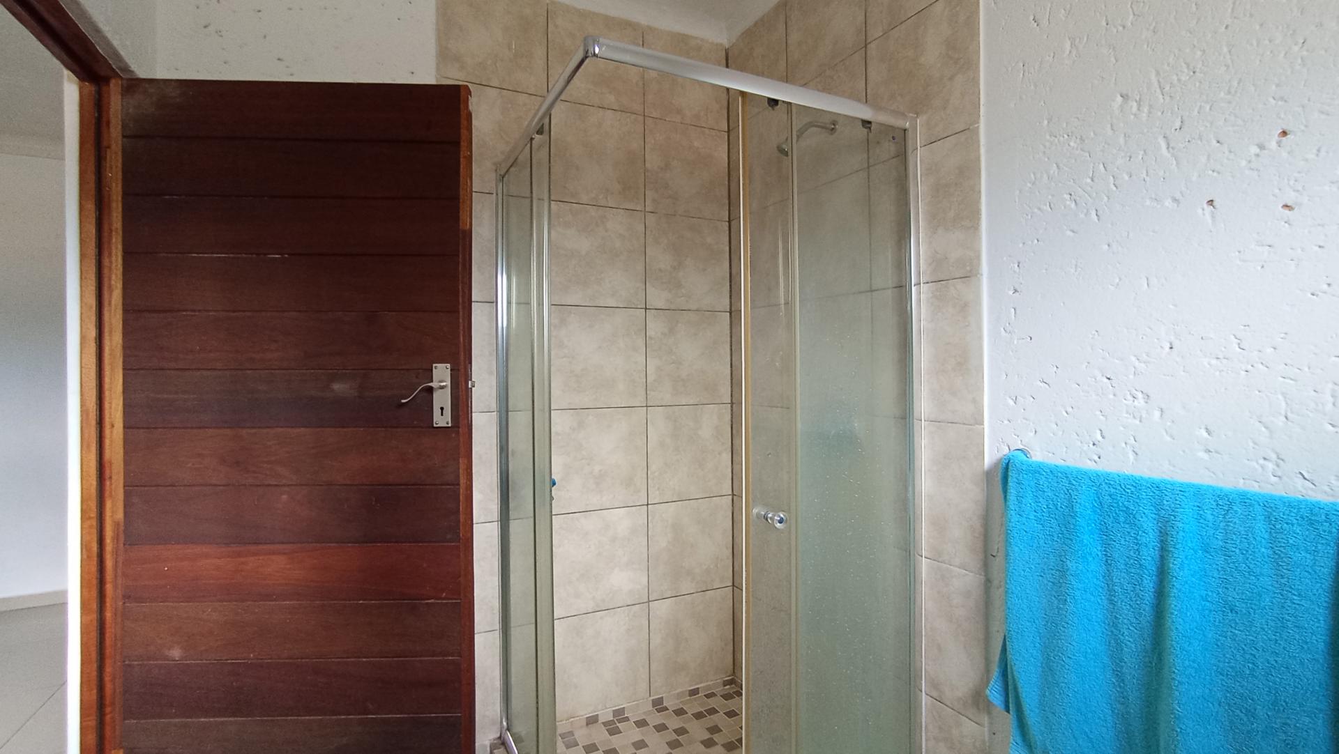 Bathroom 3+ - 20 square meters of property in Buccleuch
