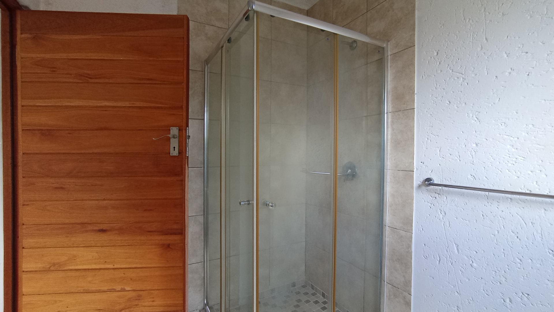 Bathroom 3+ - 20 square meters of property in Buccleuch