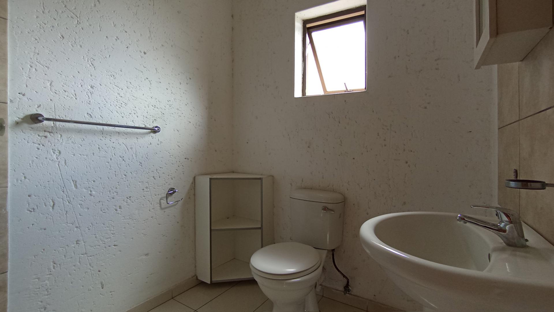 Bathroom 3+ - 20 square meters of property in Buccleuch