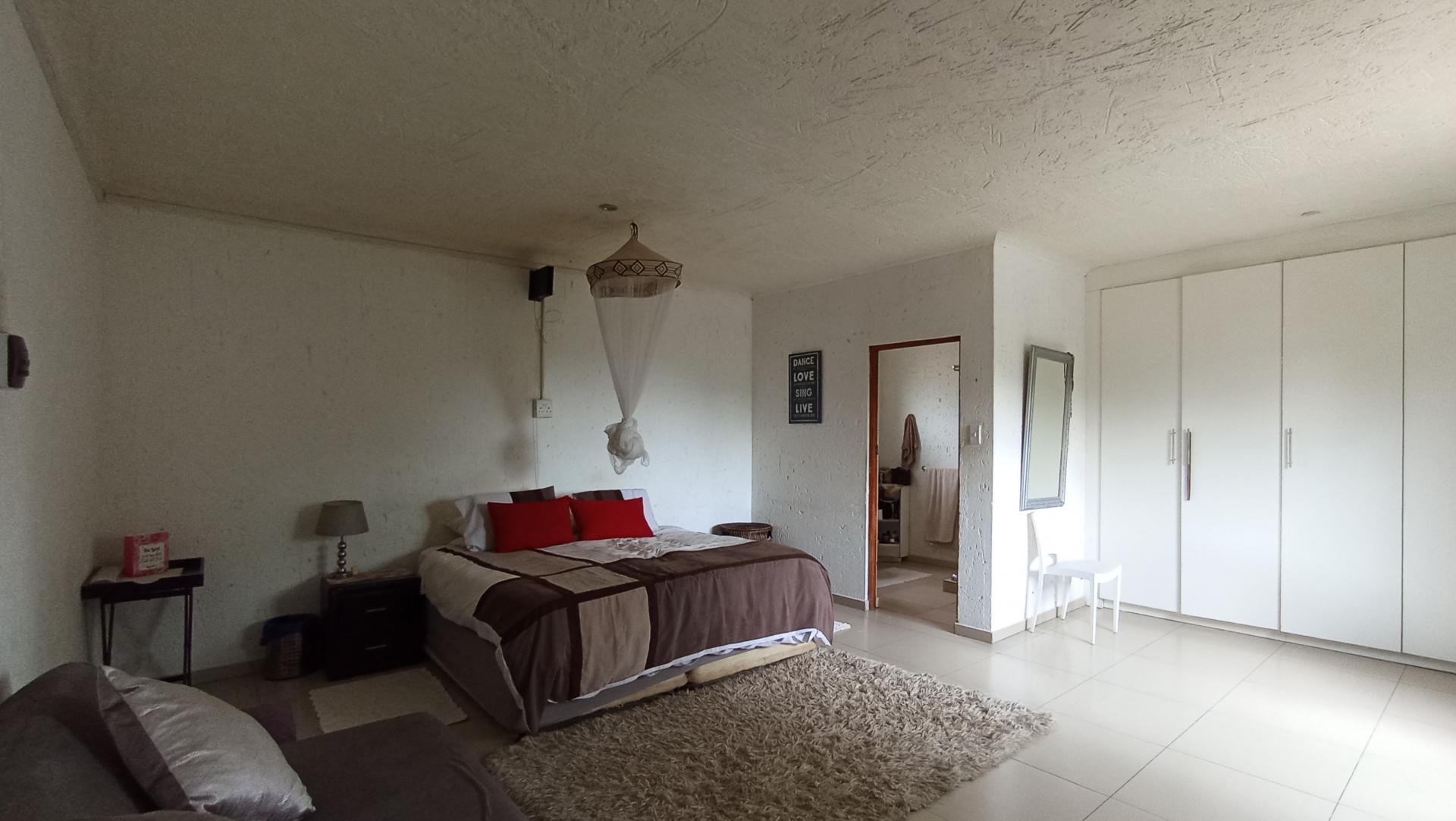 Bed Room 2 - 34 square meters of property in Buccleuch