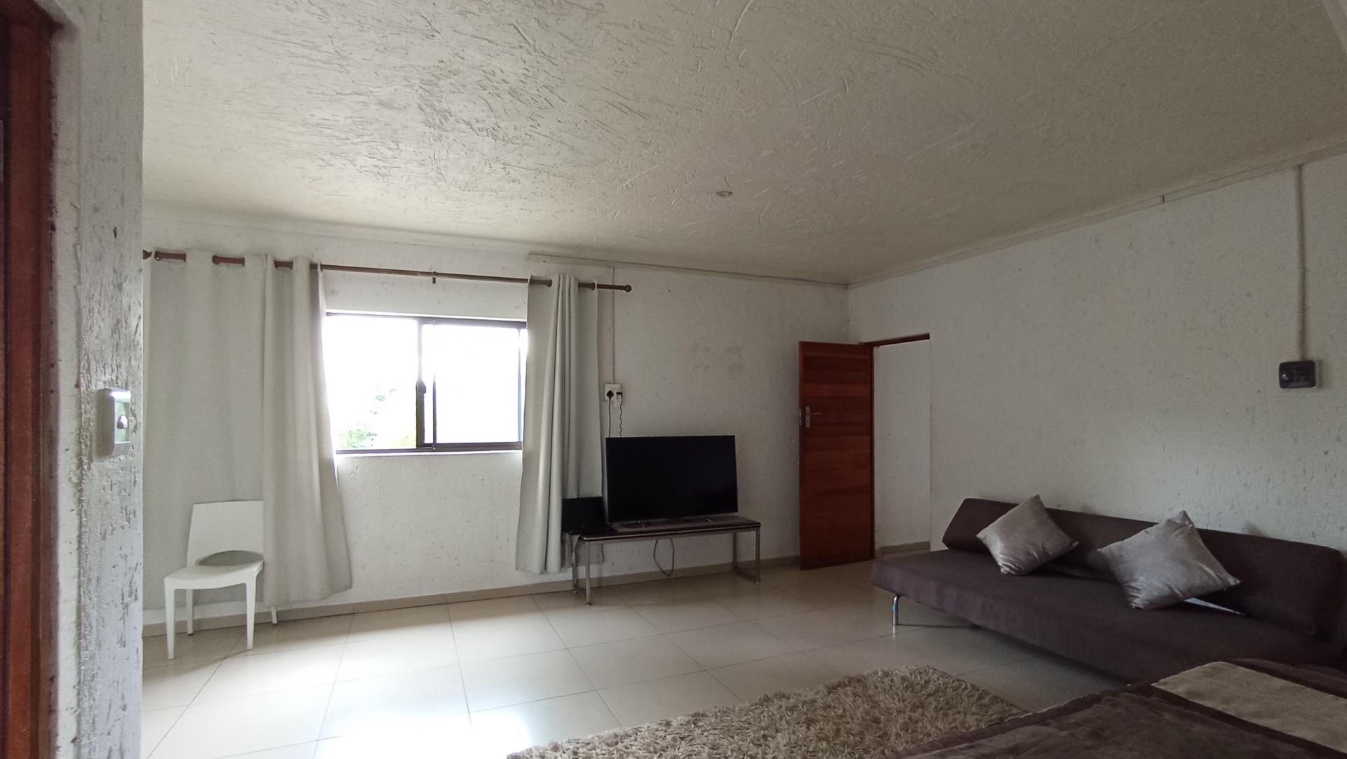 Bed Room 2 - 34 square meters of property in Buccleuch