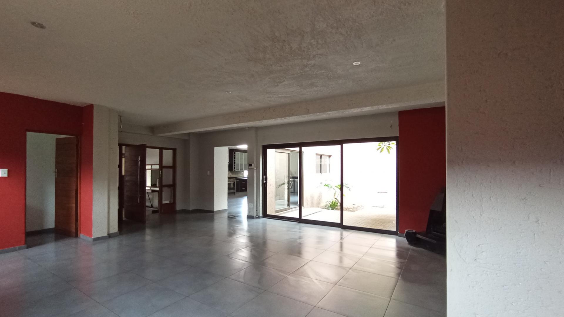 Lounges - 72 square meters of property in Buccleuch