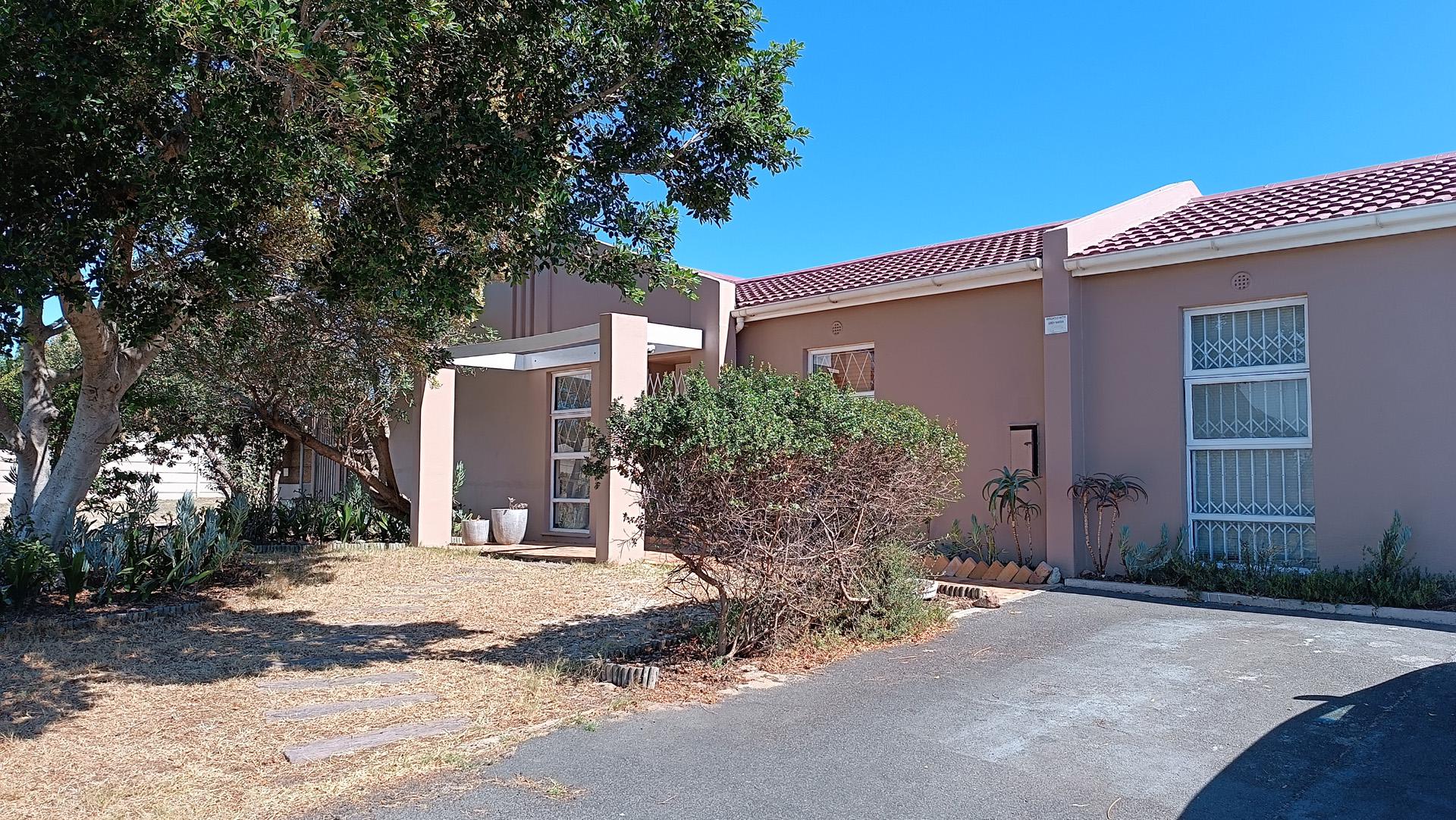 Front View of property in Table View
