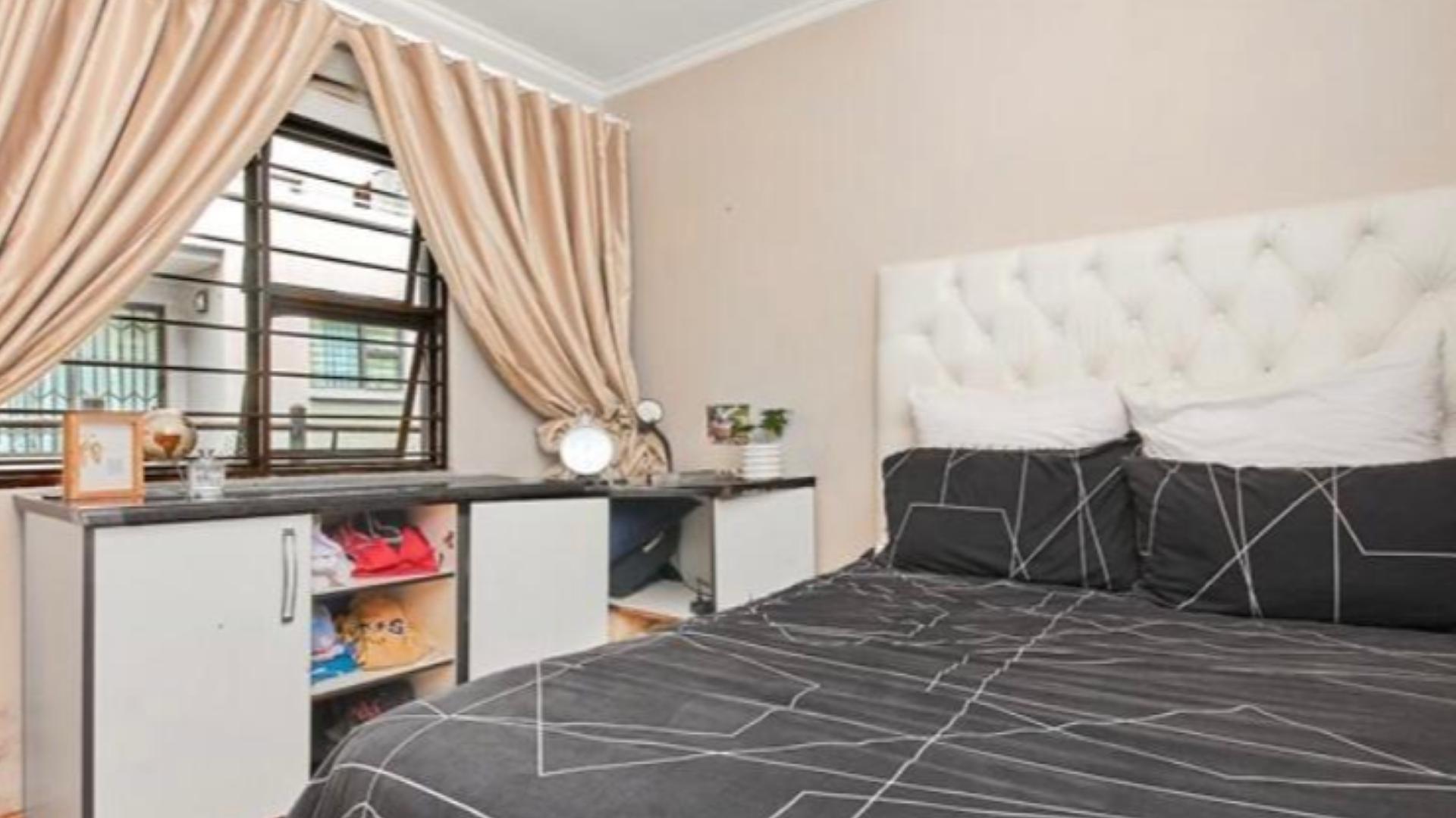 Bed Room 2 - 10 square meters of property in Sunninghill