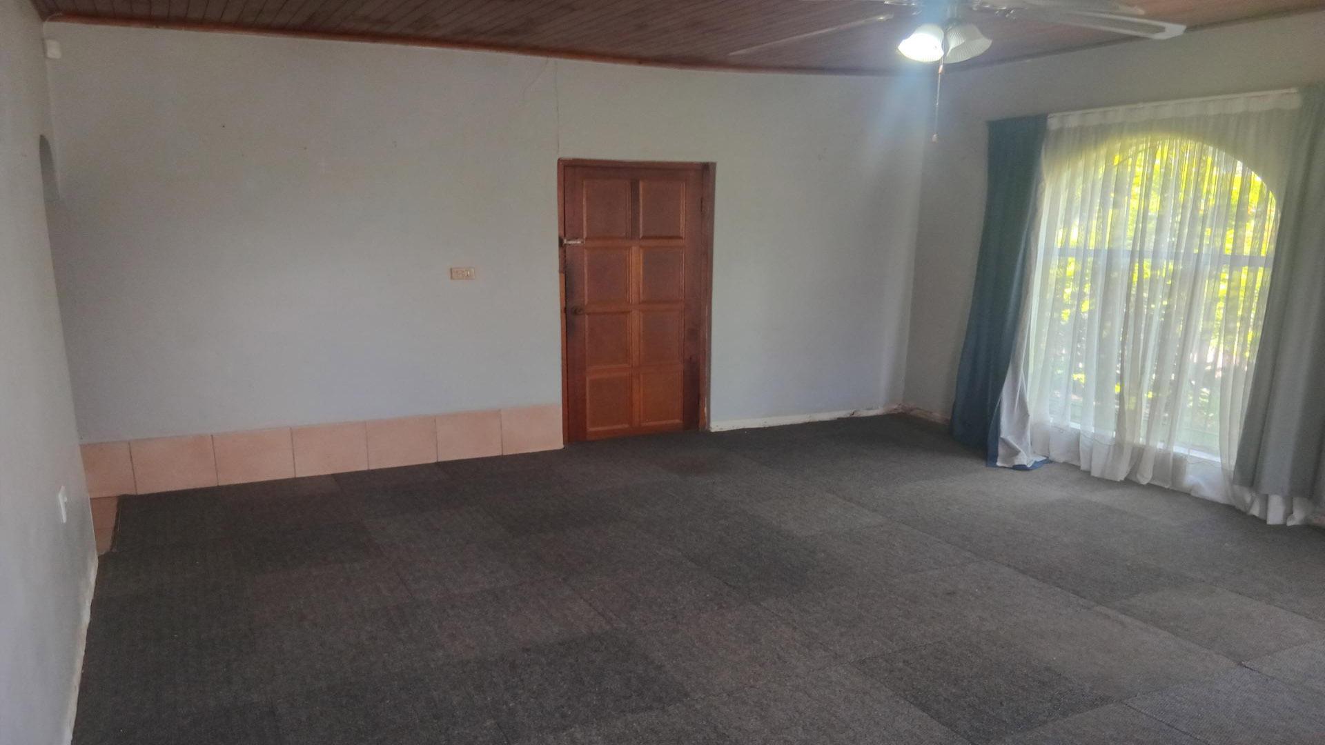 Lounges of property in Danville