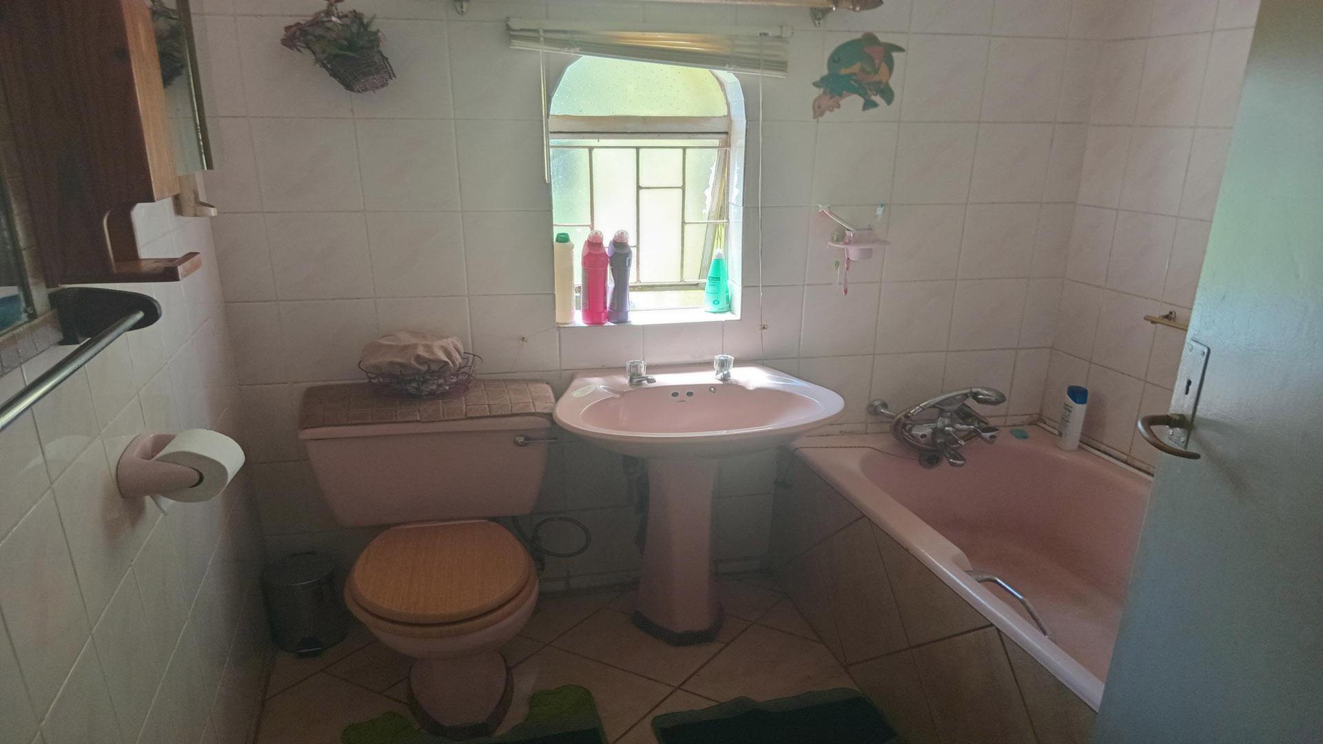 Bathroom 1 of property in Danville