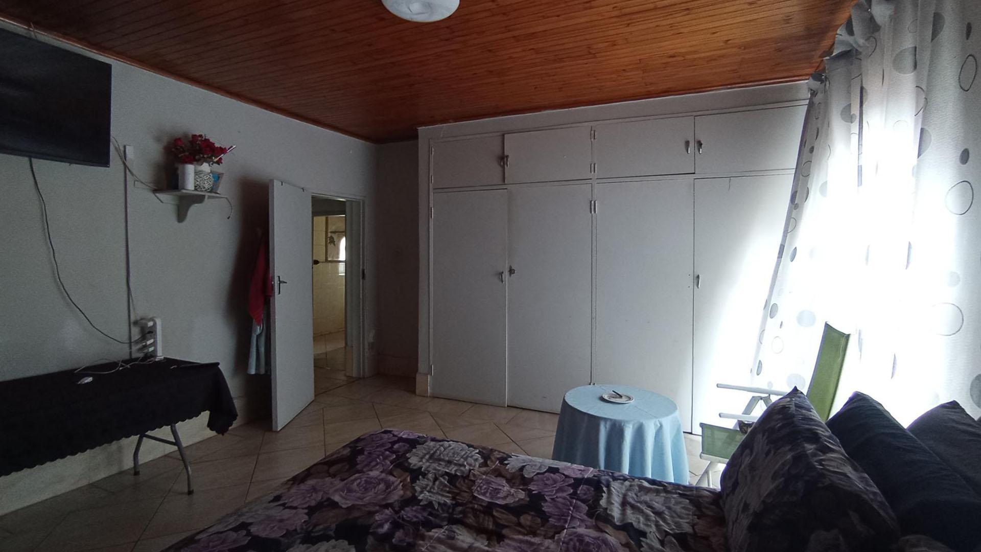 Bed Room 1 - 22 square meters of property in Danville