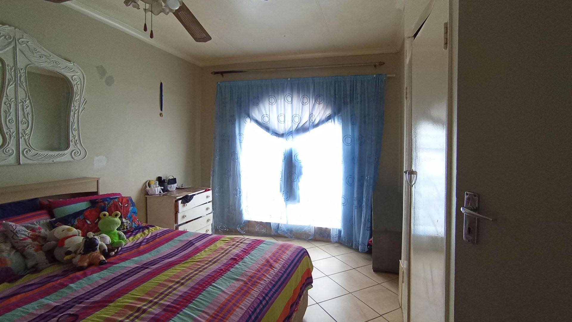 Bed Room 2 - 16 square meters of property in Danville