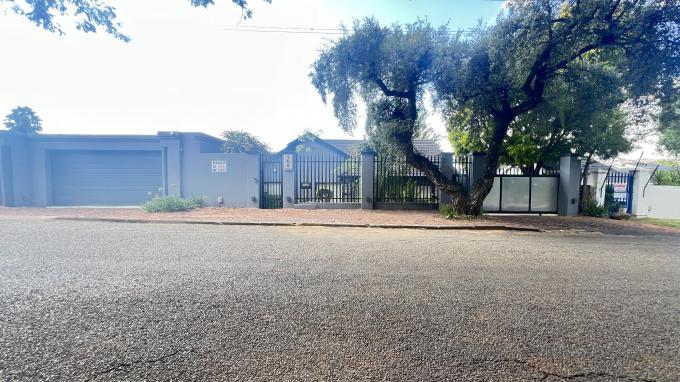 6 Bedroom House for Sale For Sale in Mondeor - MR619317