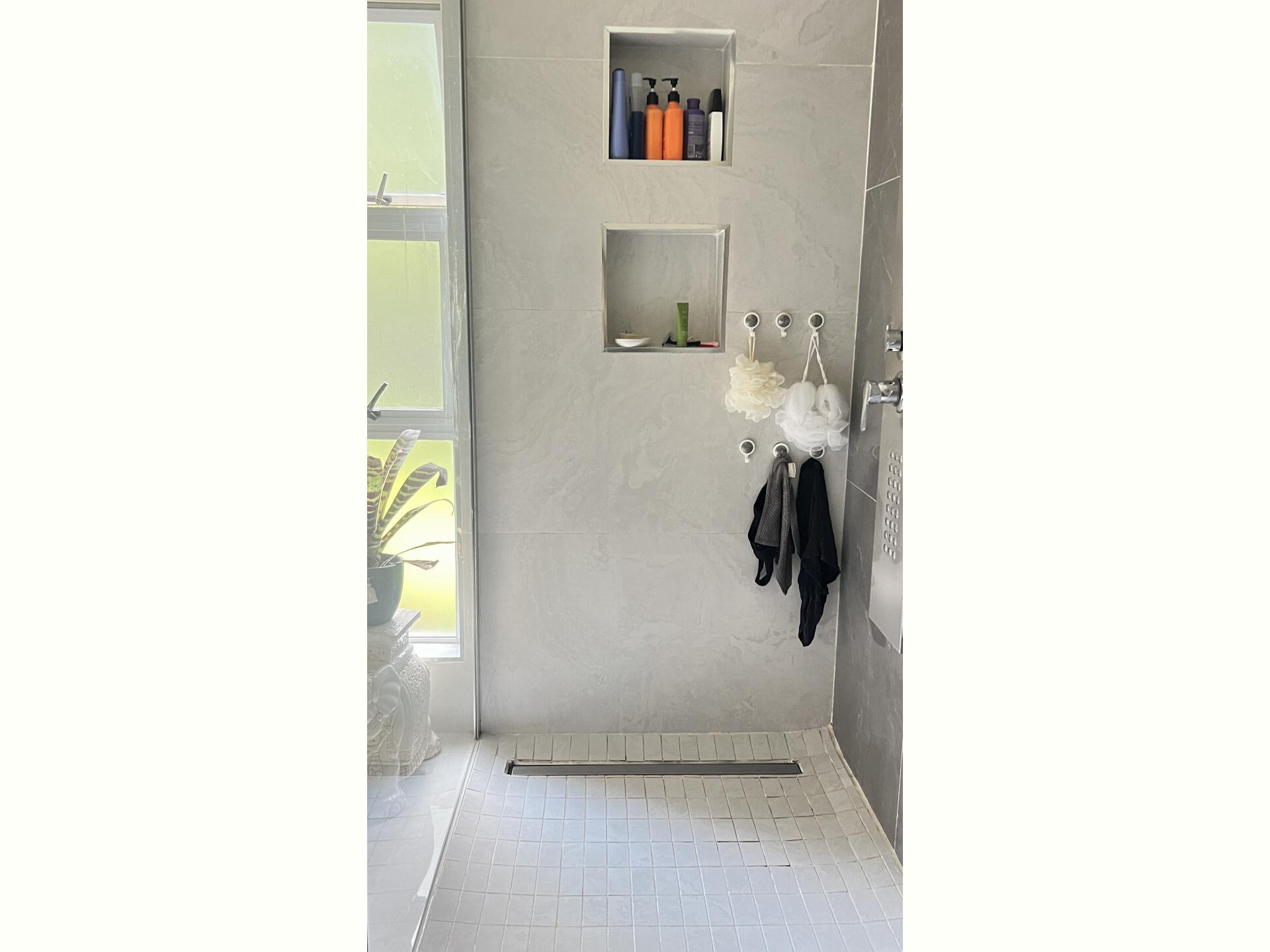  of property in Mondeor