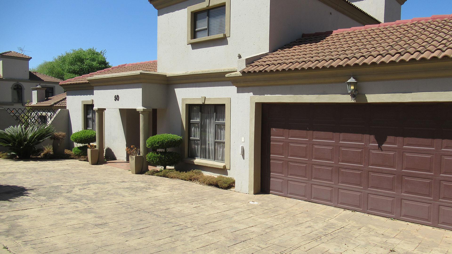 Front View of property in Noordhang