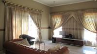 Lounges - 21 square meters of property in Noordhang