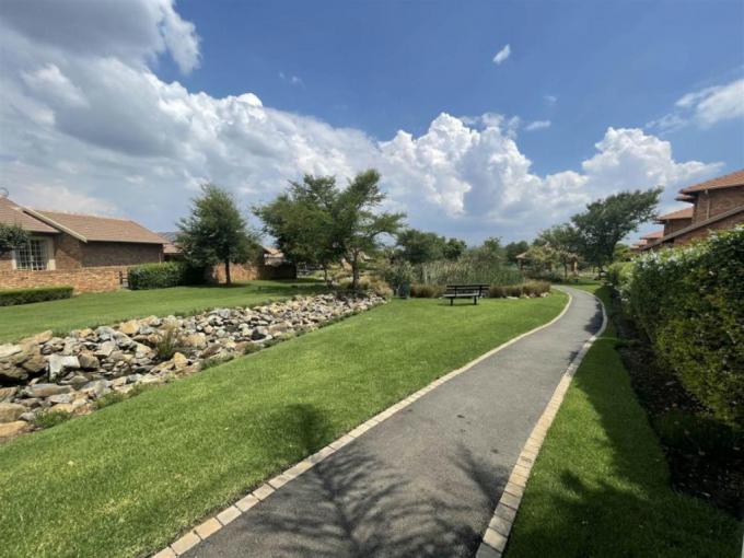 3 Bedroom Duplex for Sale For Sale in Greenstone Hill MR61