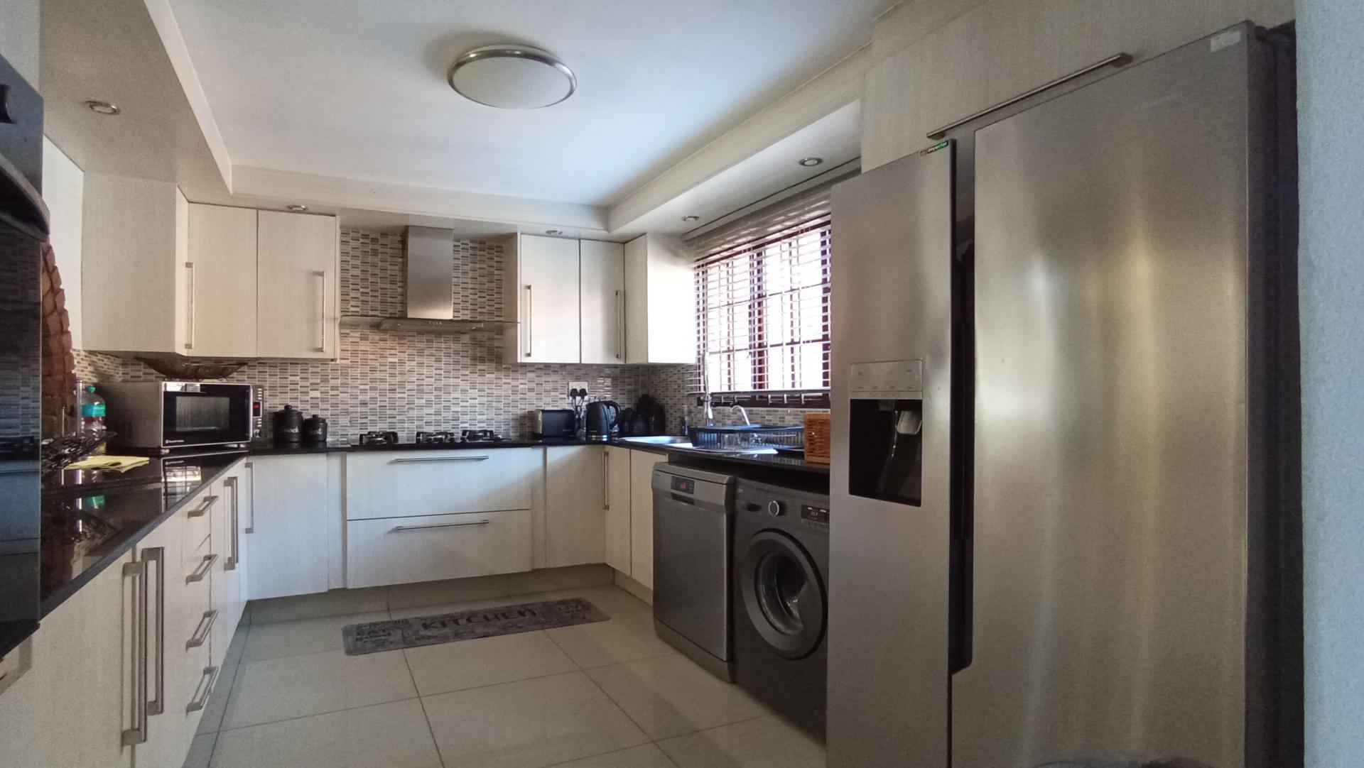 Kitchen - 13 square meters of property in Ferndale - JHB
