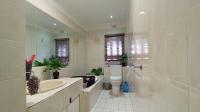Bathroom 1 - 9 square meters of property in Ferndale - JHB