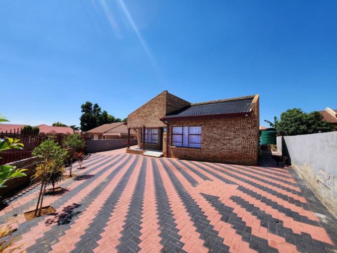 3 Bedroom House for Sale For Sale in Tlhabane West - MR619400