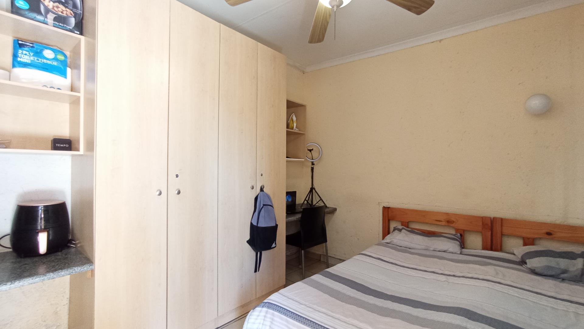 Bed Room 4 - 11 square meters of property in Hurst Hill