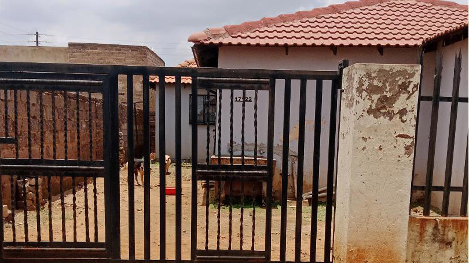 Front View of property in Protea Glen