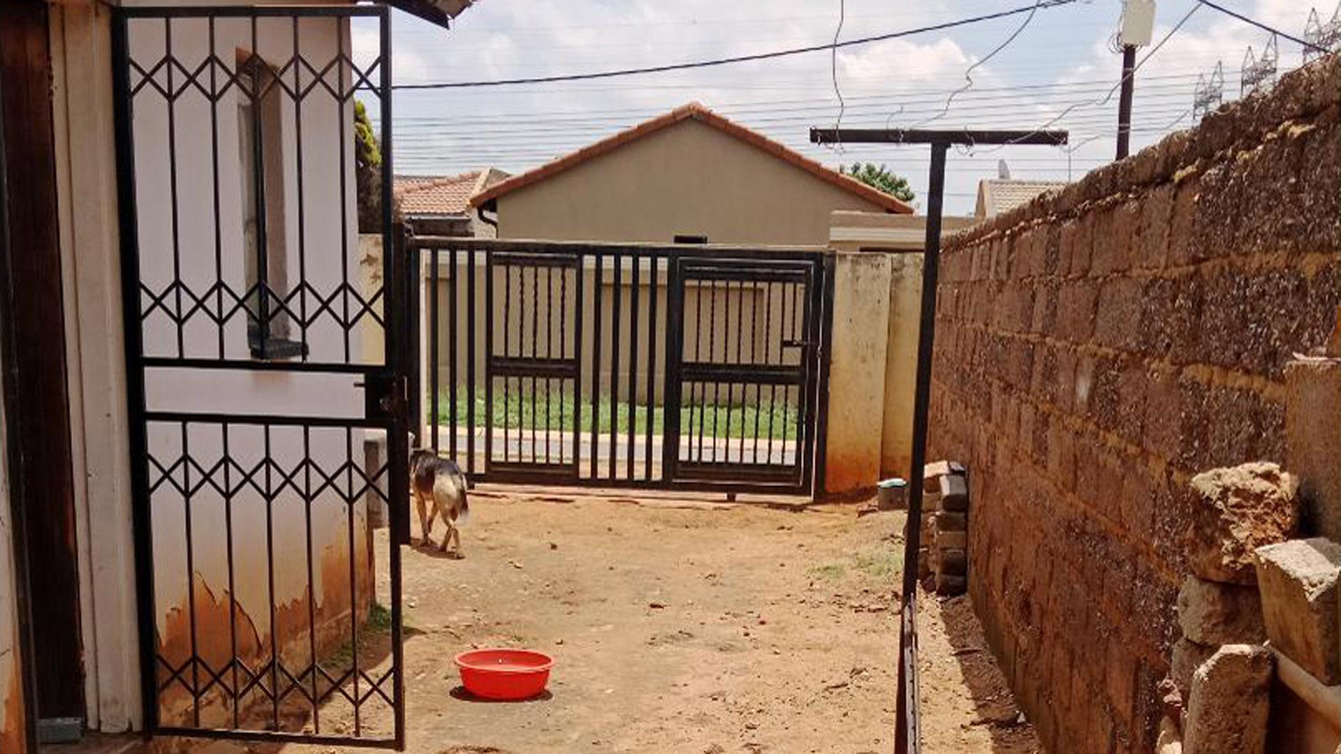 Spaces of property in Protea Glen