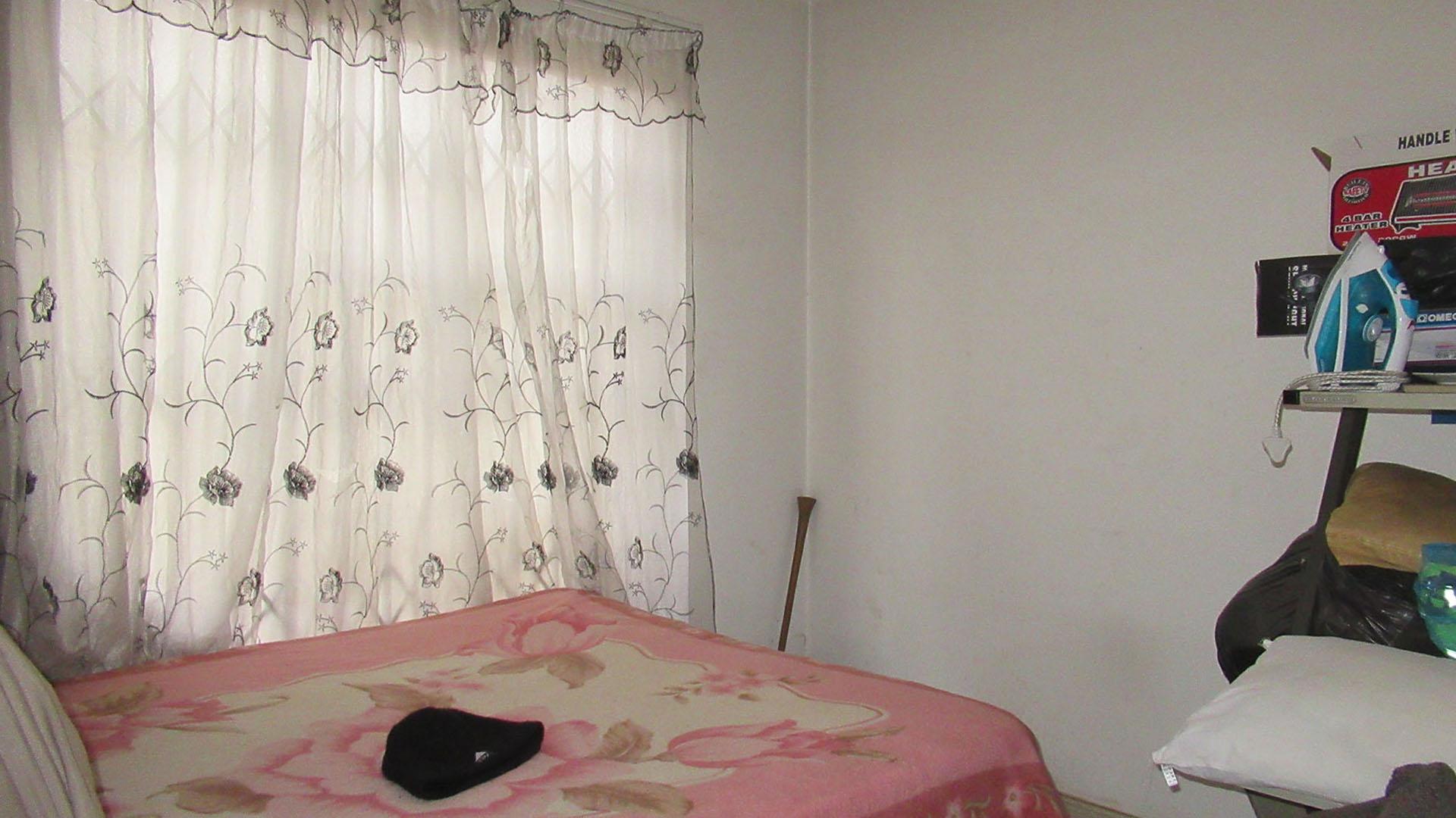 Bed Room 1 - 8 square meters of property in Fleurhof