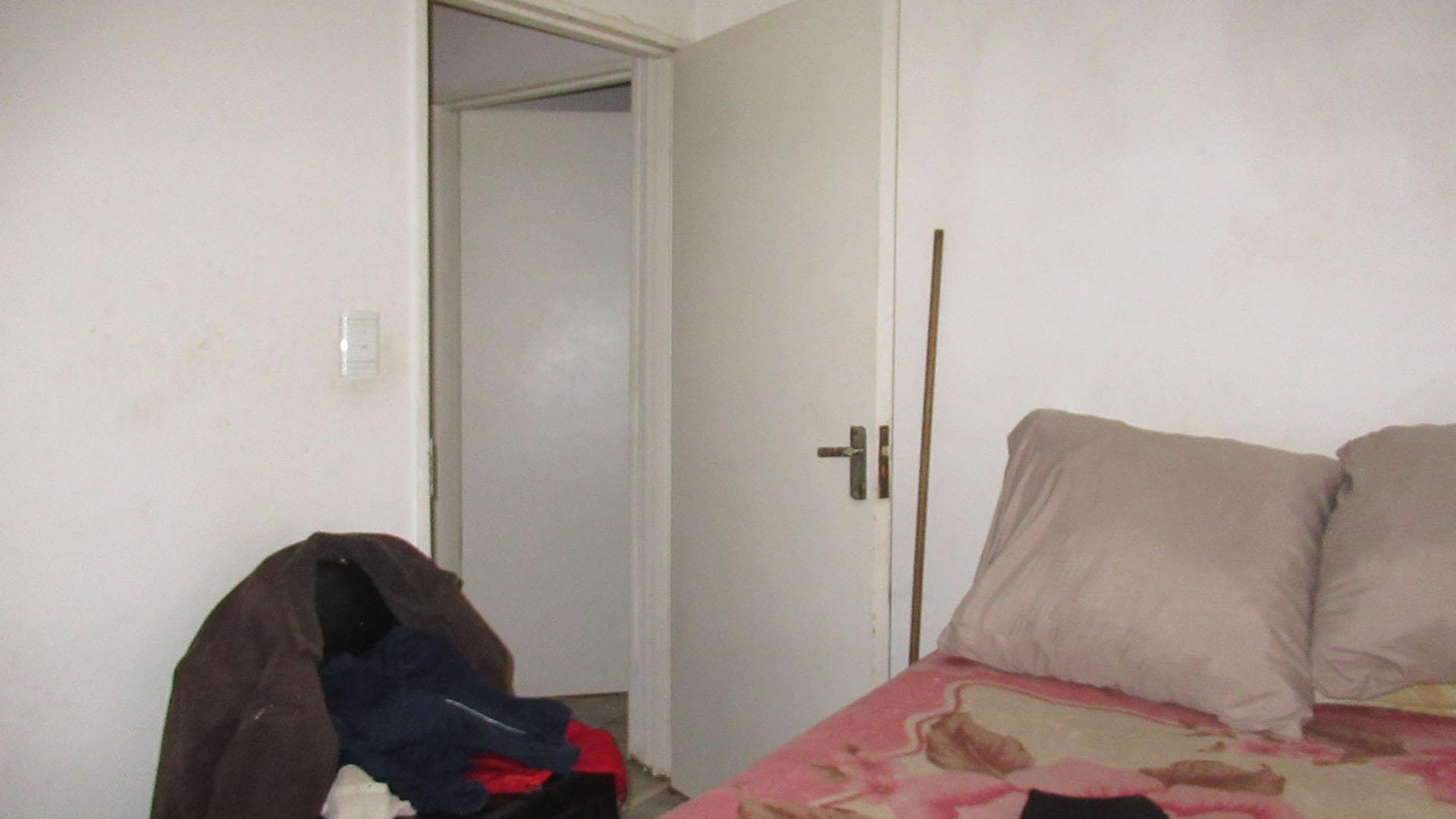 Bed Room 1 - 8 square meters of property in Fleurhof