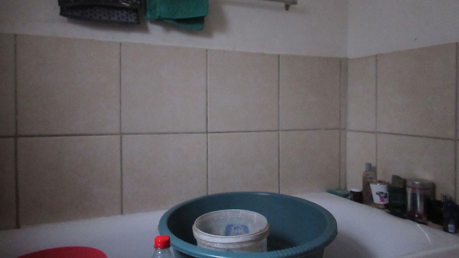 Bathroom 1 - 5 square meters of property in Fleurhof