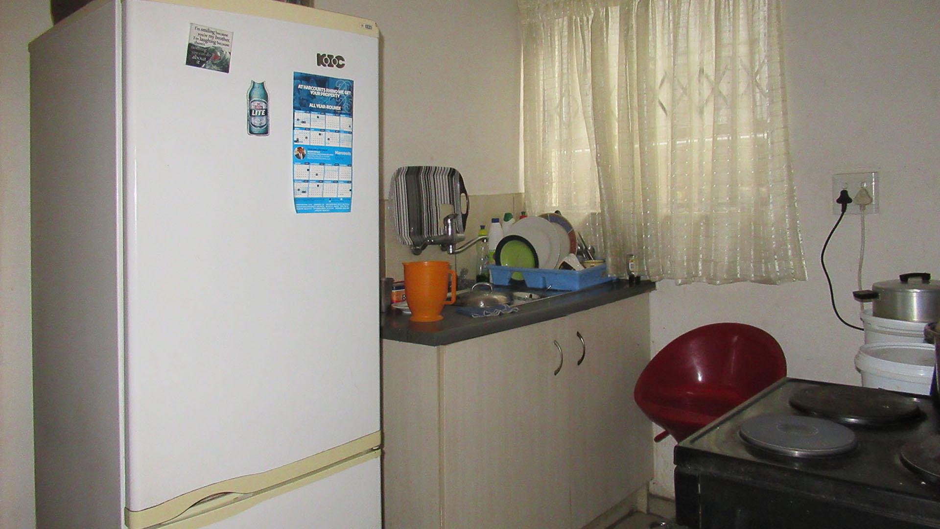 Kitchen - 4 square meters of property in Fleurhof