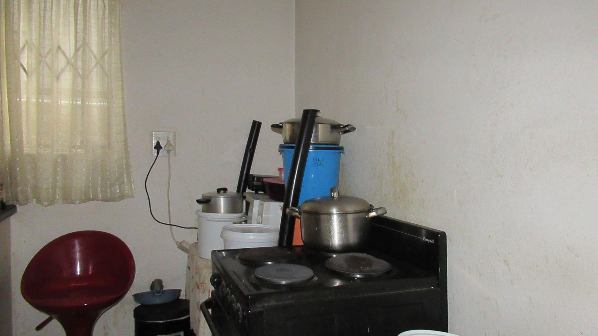 Kitchen - 4 square meters of property in Fleurhof