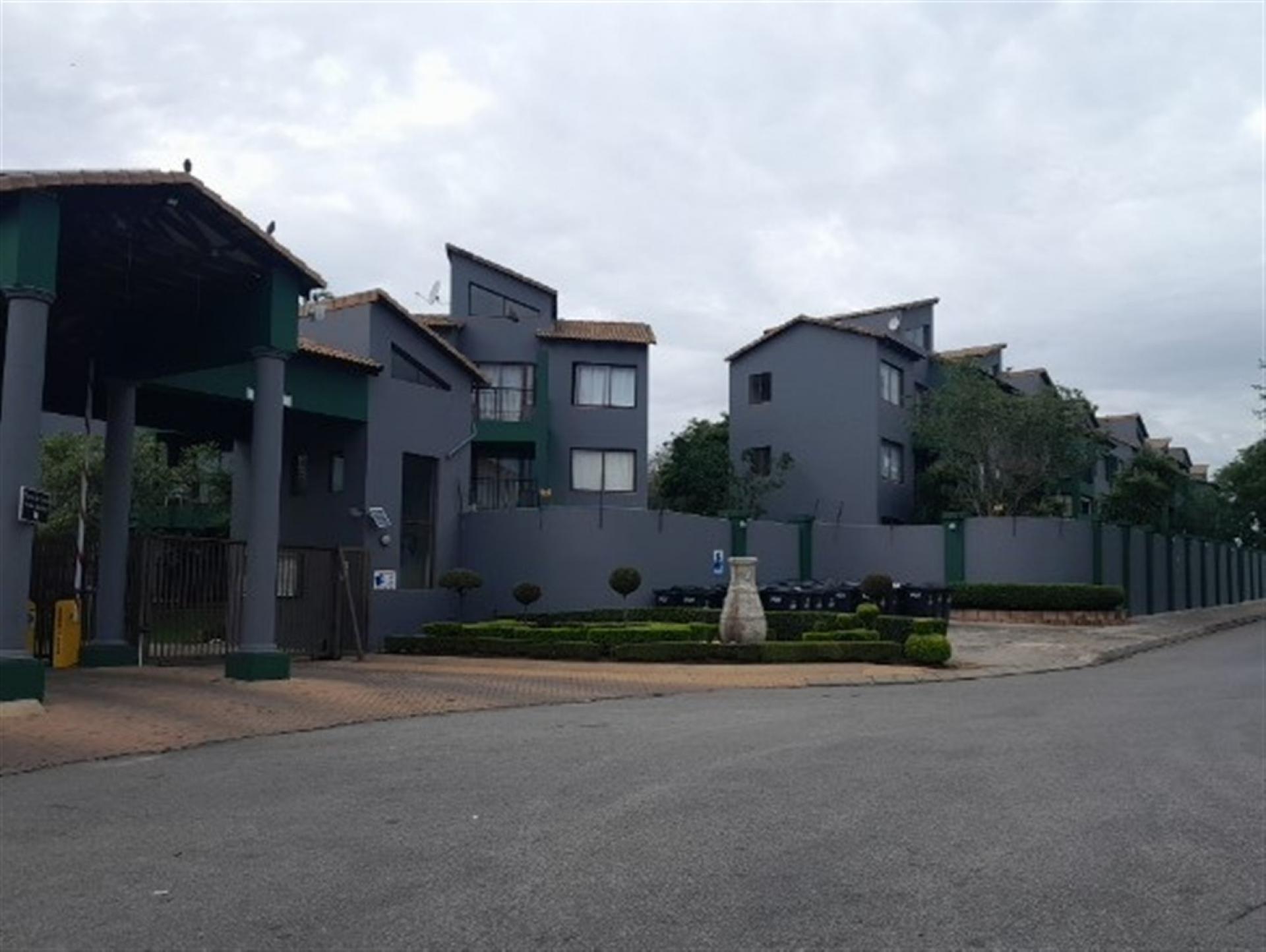 Front View of property in Honeydew