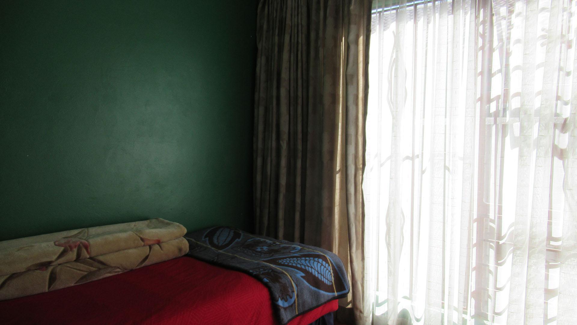 Bed Room 1 - 9 square meters of property in Protea Glen