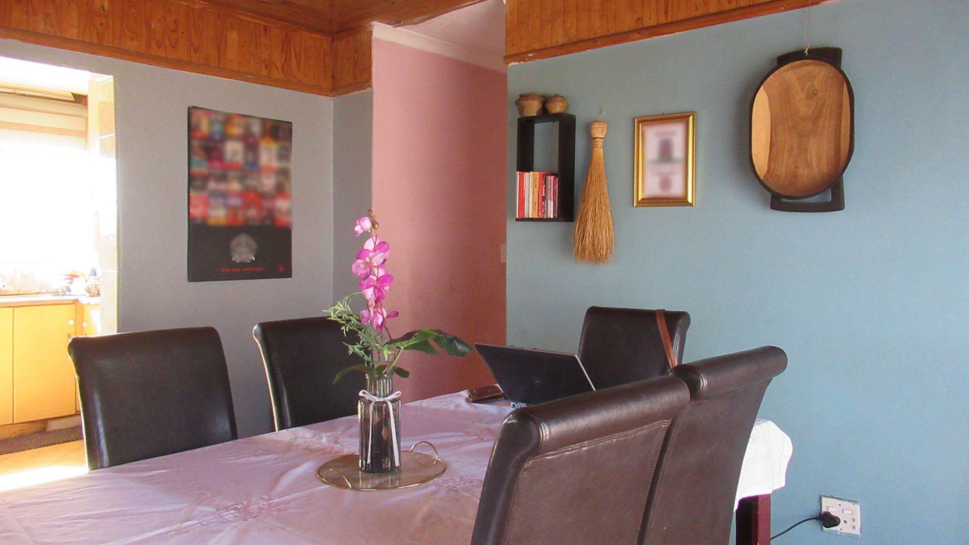 Dining Room - 15 square meters of property in Protea Glen