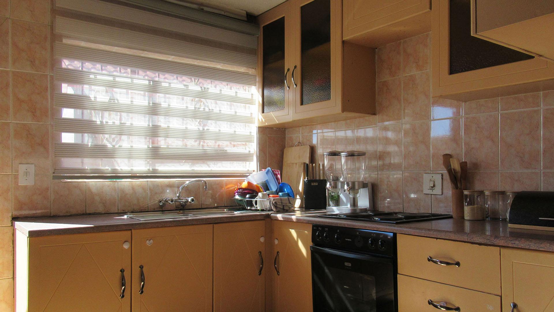 Kitchen - 10 square meters of property in Protea Glen