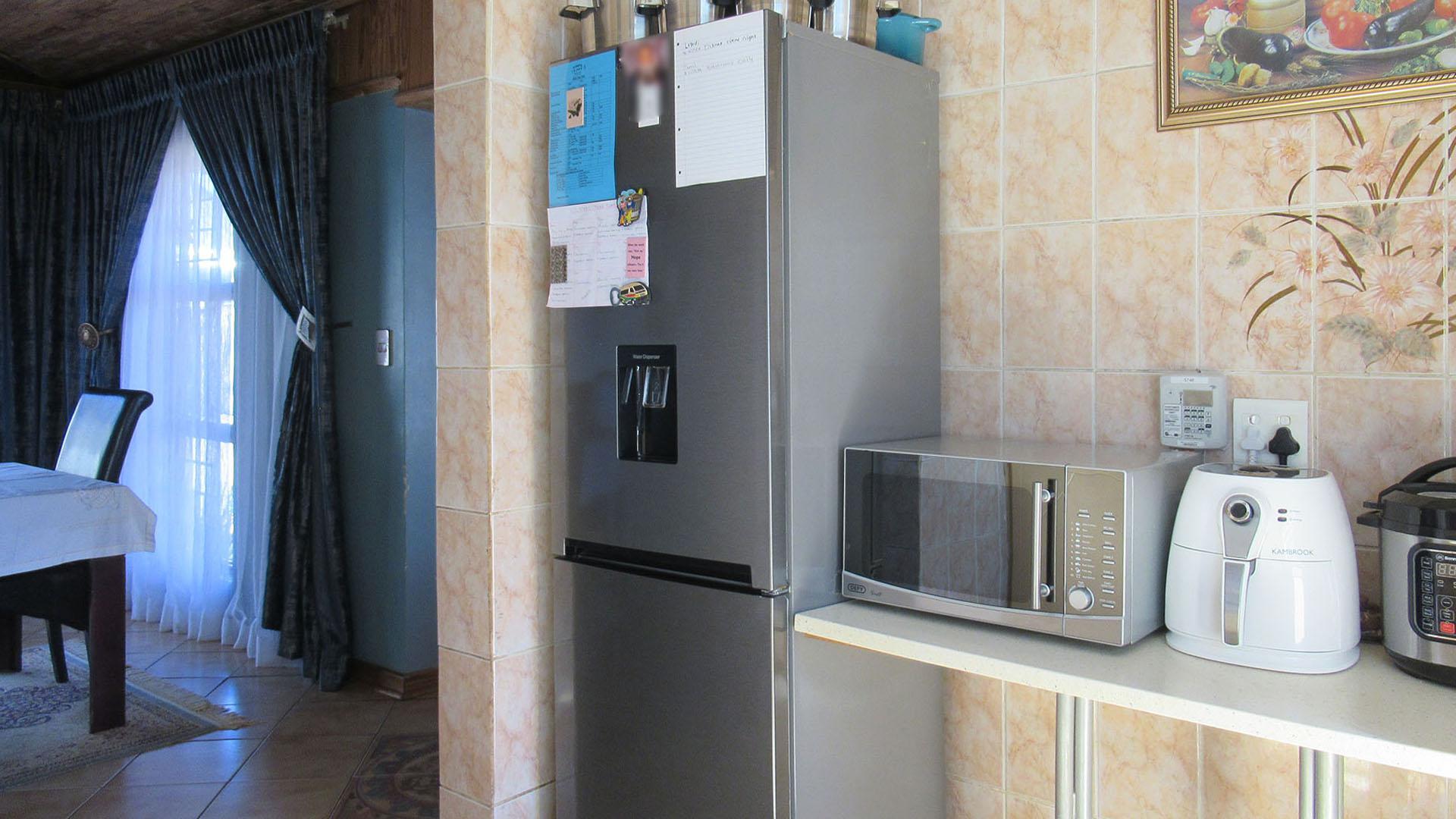 Kitchen - 10 square meters of property in Protea Glen