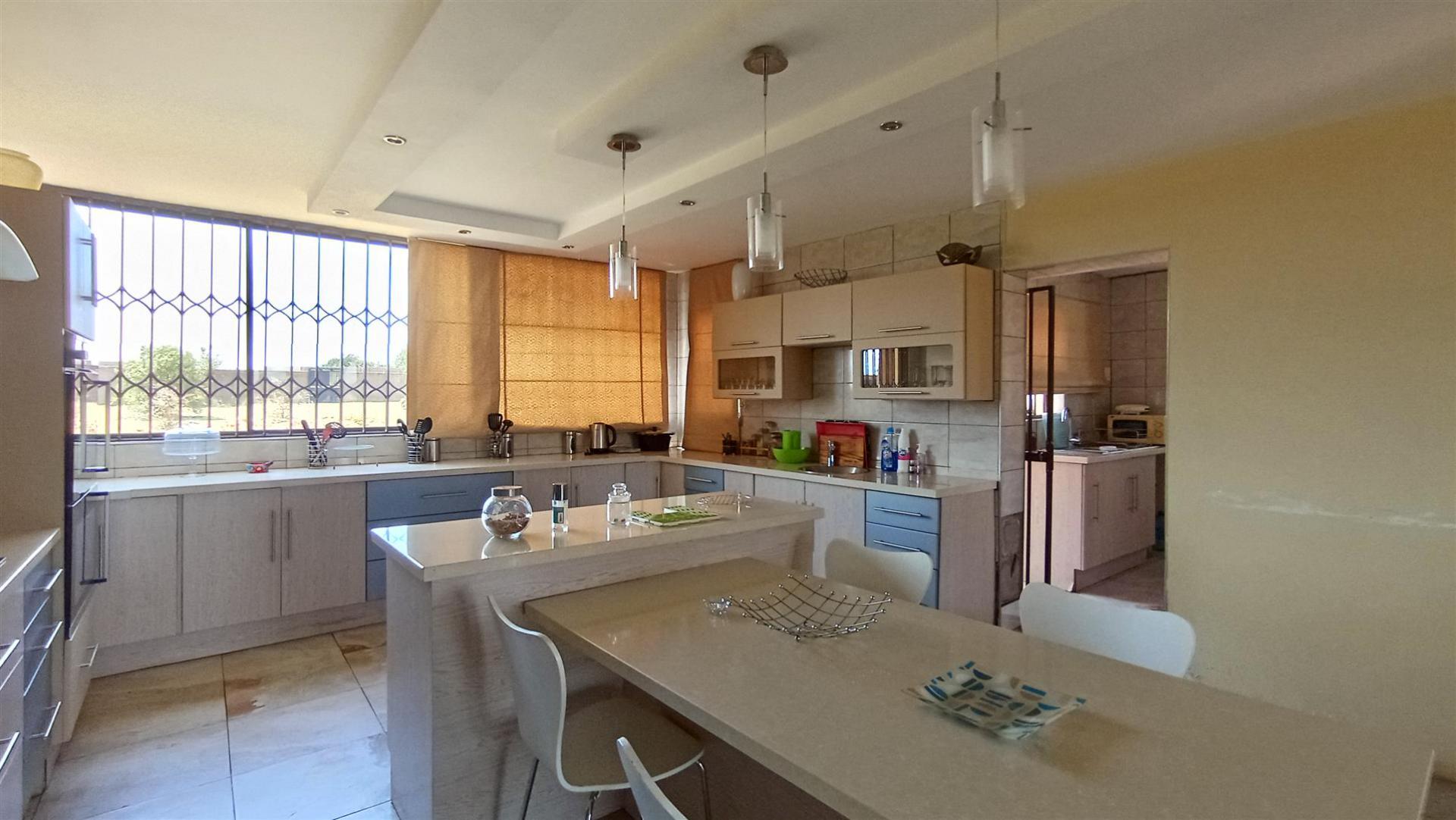 Kitchen - 31 square meters of property in Rietvlei View Country Estates