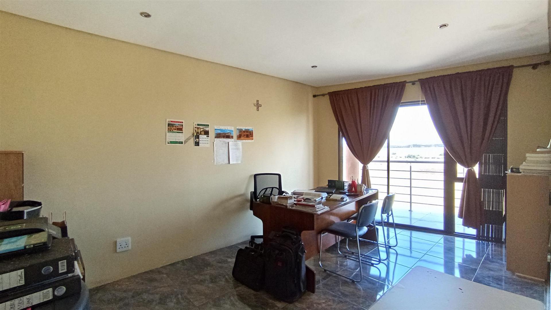 Bed Room 5+ - 15 square meters of property in Rietvlei View Country Estates