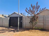 Front View of property in Palm Ridge