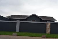 Front View of property in Fleurhof