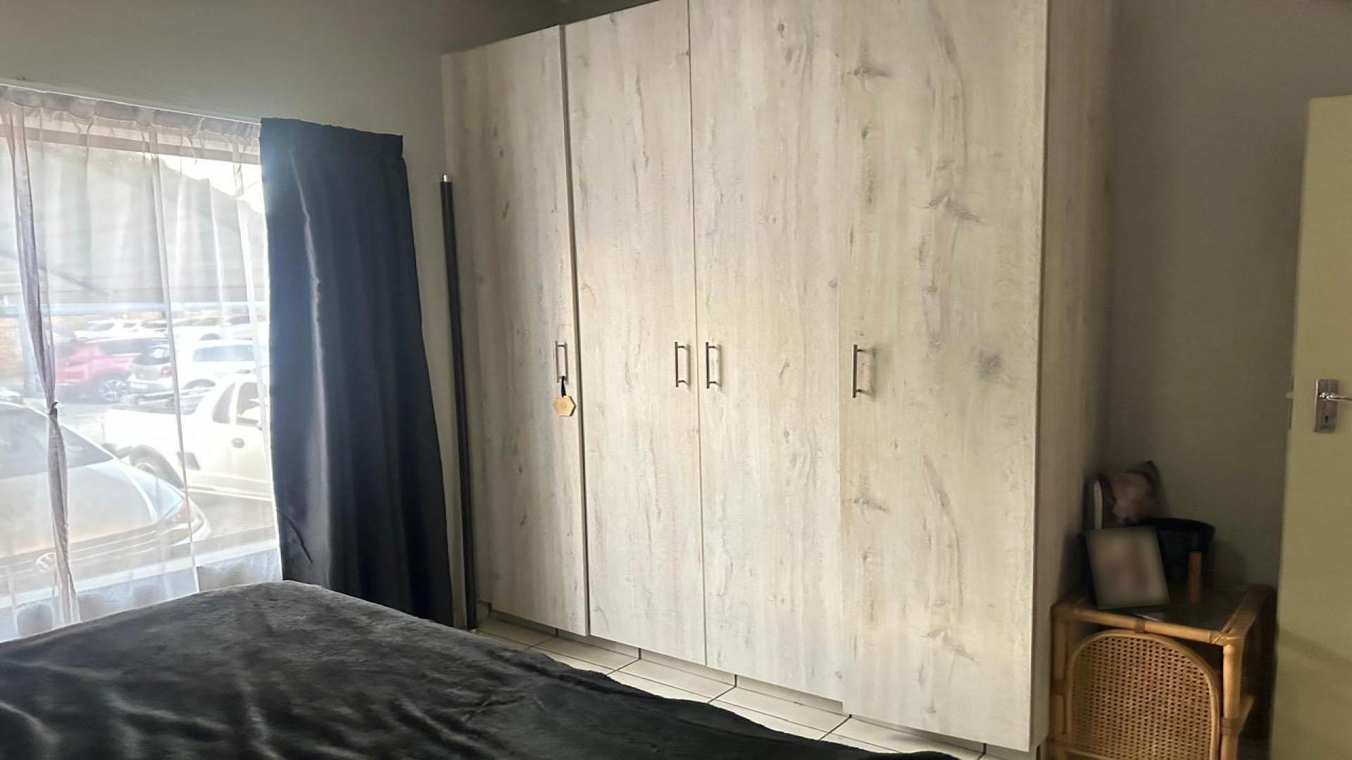 Bed Room 1 - 12 square meters of property in Norton Small Farms