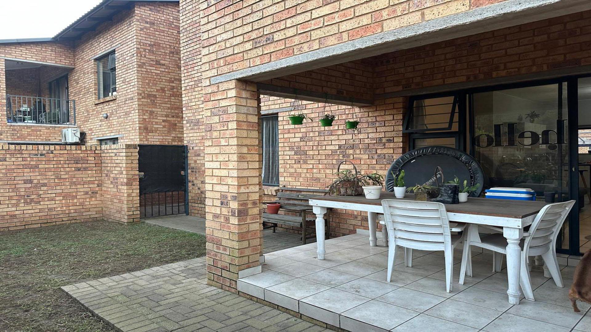 Patio - 10 square meters of property in Norton Small Farms