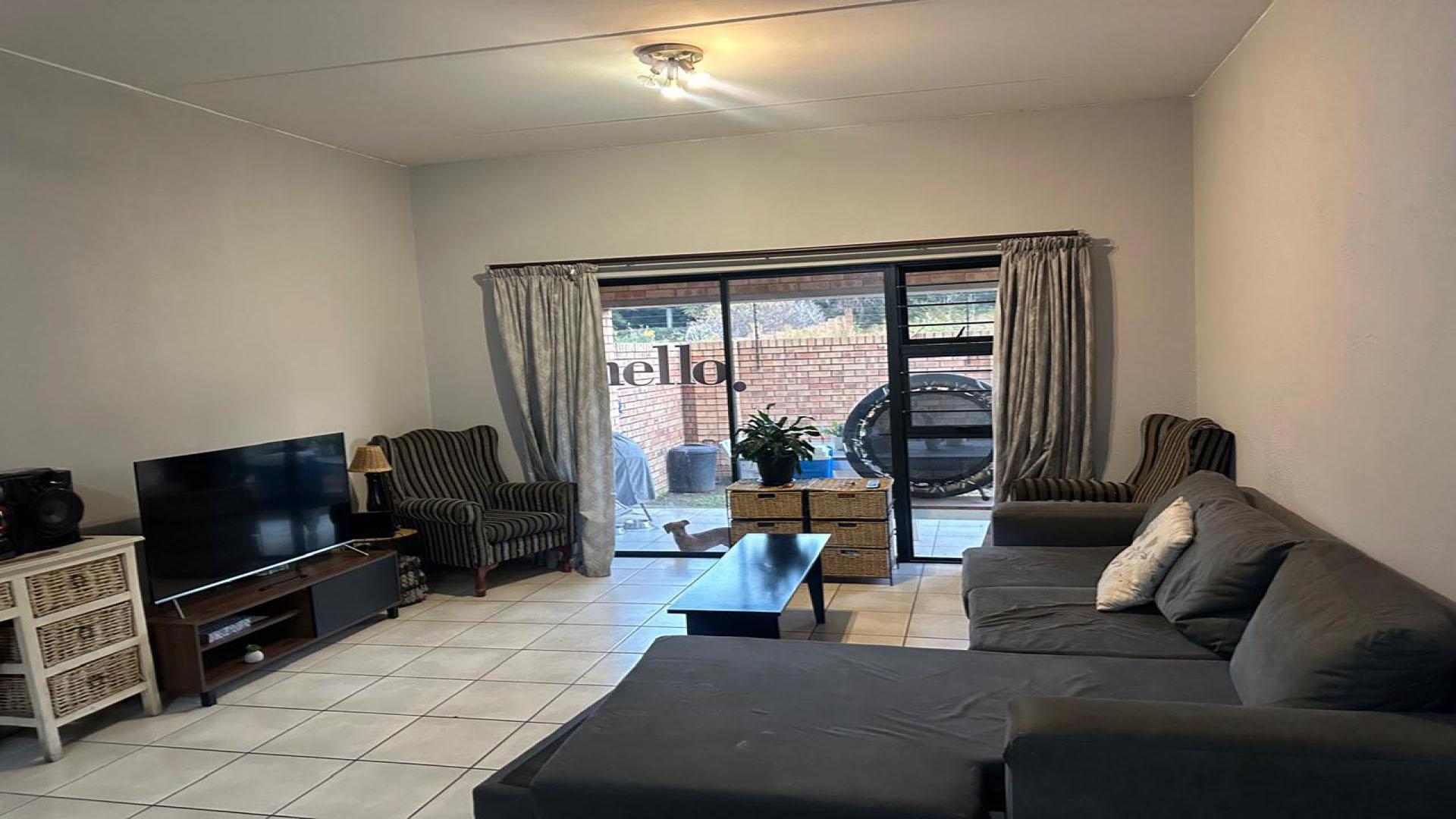 Lounges of property in Norton Small Farms