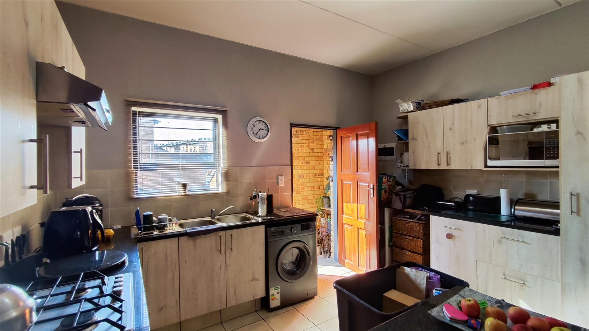 Kitchen - 15 square meters of property in Norton Small Farms