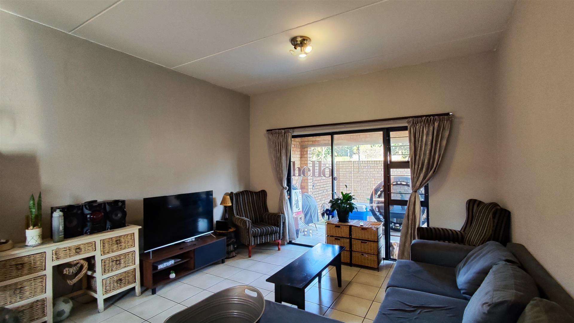 Lounges - 21 square meters of property in Norton Small Farms