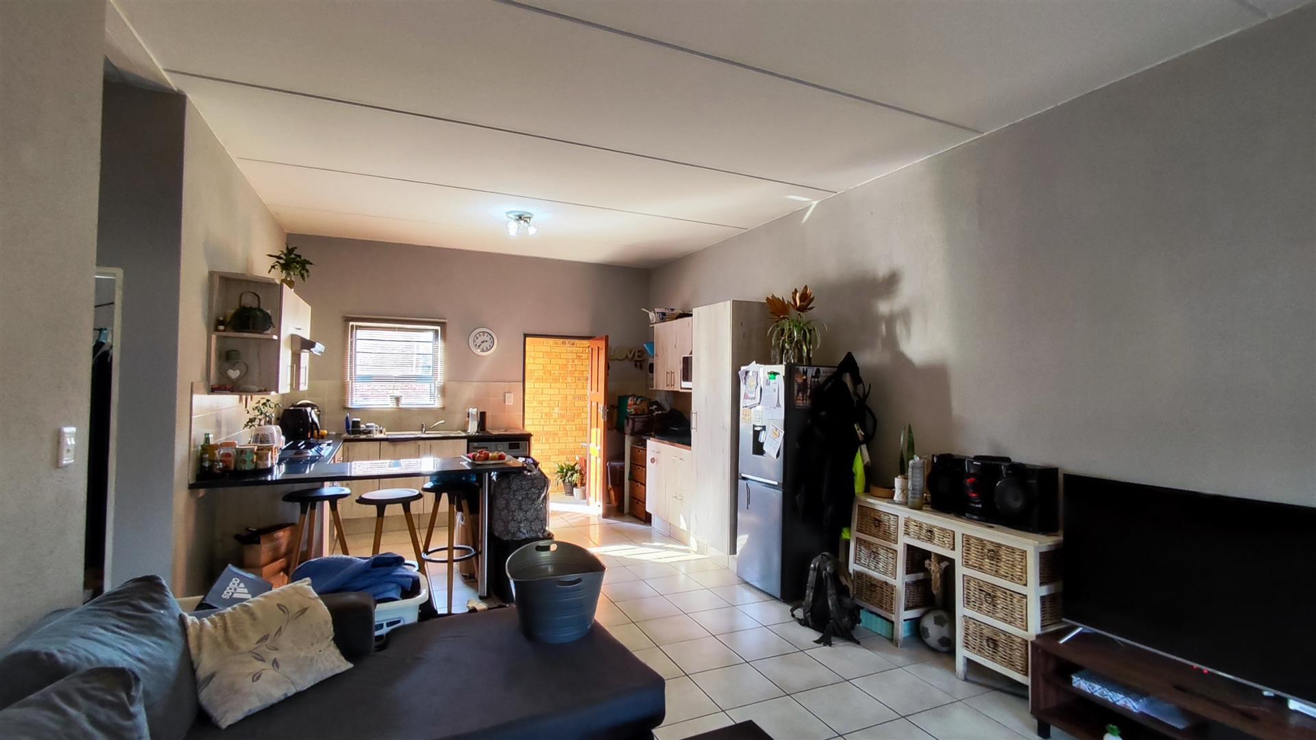 Lounges - 21 square meters of property in Norton Small Farms