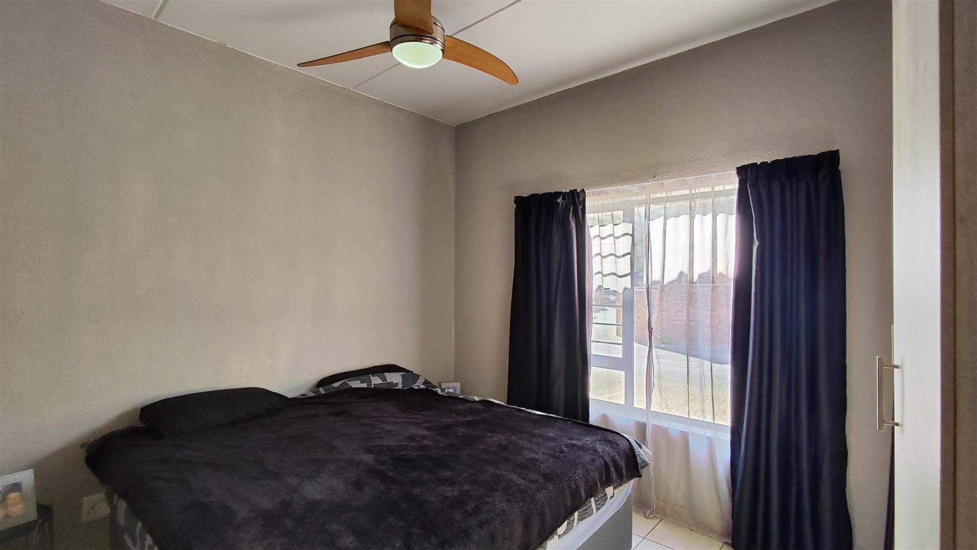 Bed Room 2 - 14 square meters of property in Norton Small Farms