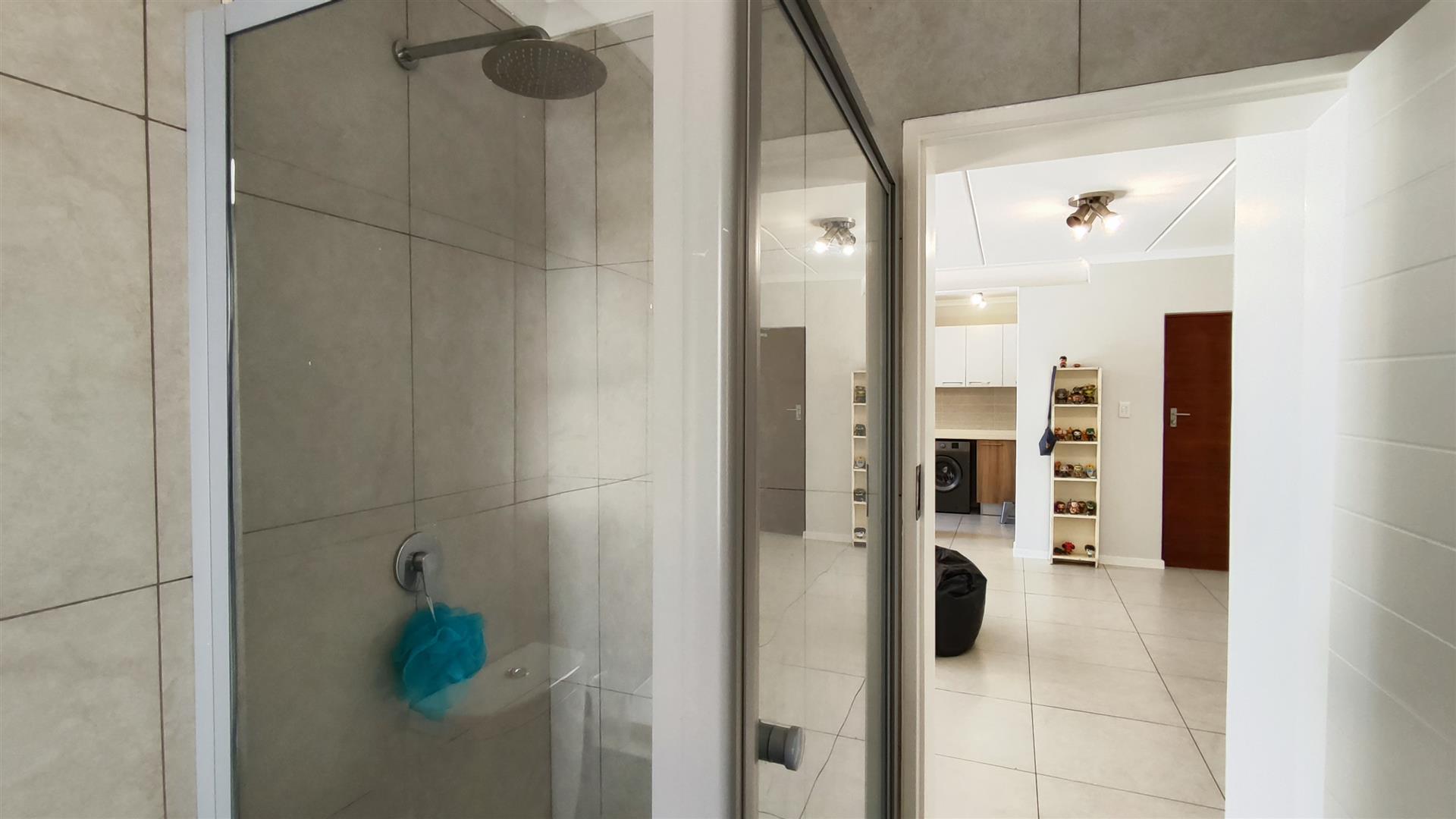 Bathroom 1 - 7 square meters of property in Longlake 