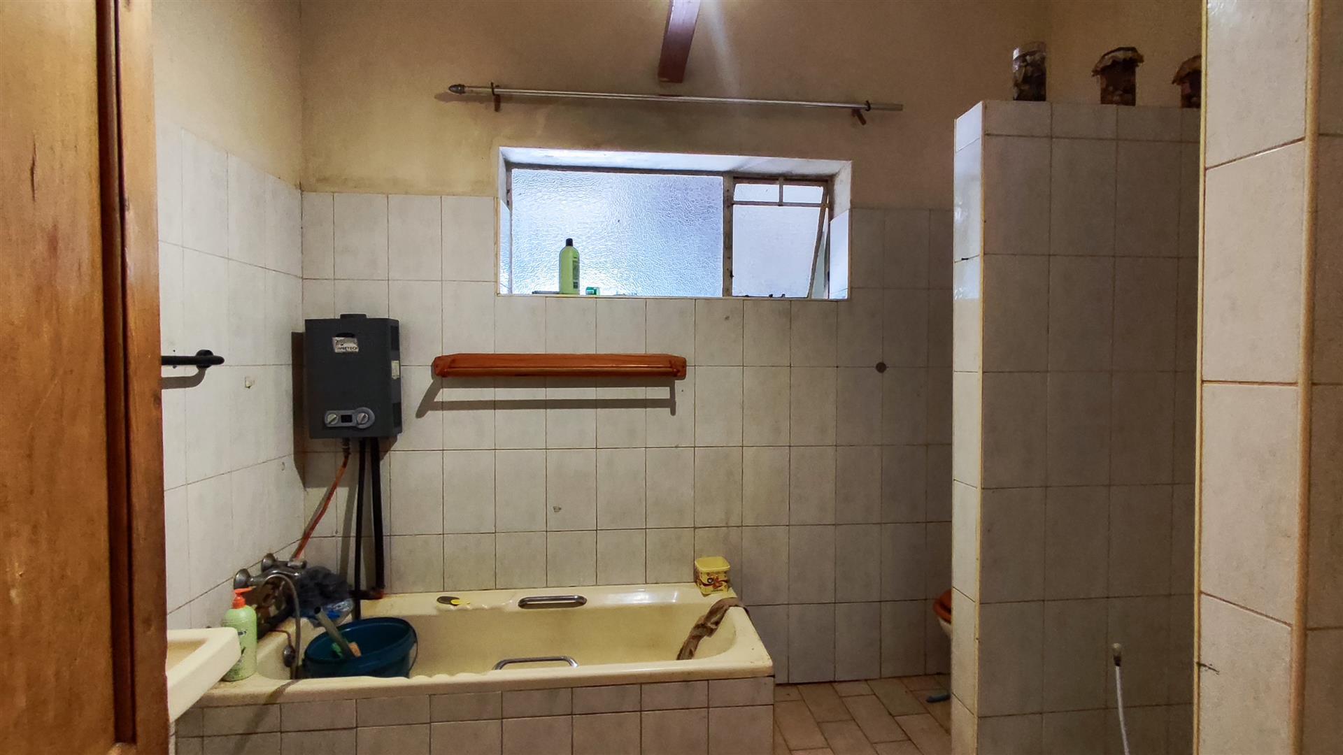 Bathroom 2 - 22 square meters of property in Heidelberg - GP