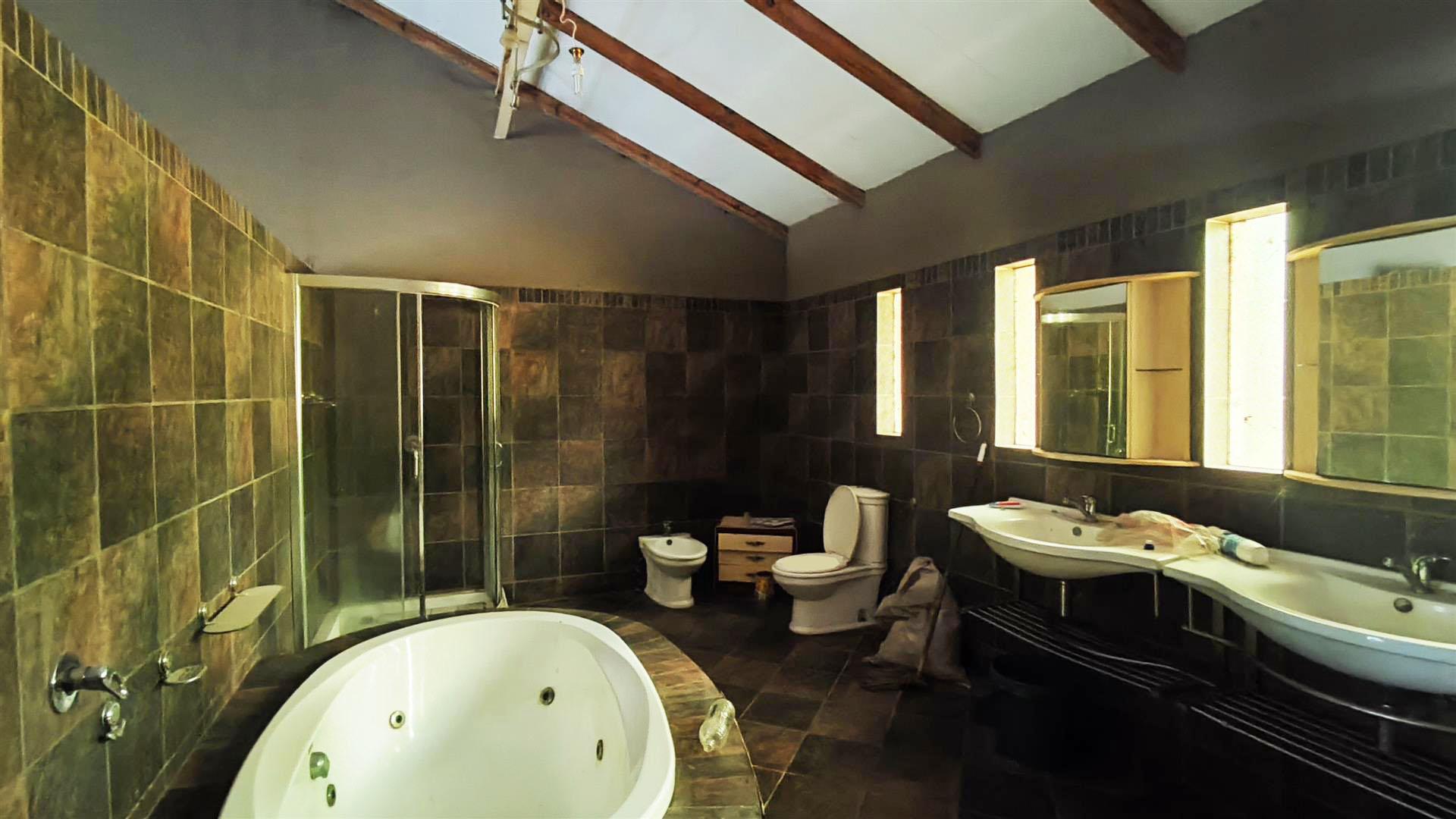 Bathroom 1 - 22 square meters of property in Heidelberg - GP